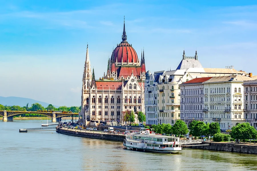 Budapest Danube River Sightseeing Cruise with Drinks, Budapest
